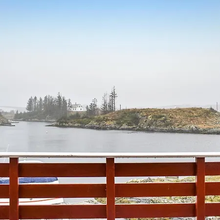 Amazing In Stolmen W/ Wifi And 2 Bedrooms * Våge