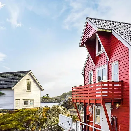 Amazing In Stolmen W/ Wifi And 2 Bedrooms Våge