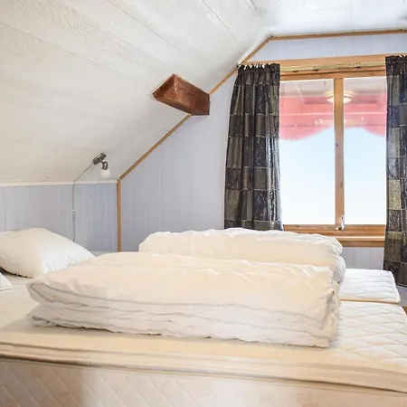 Amazing In Stolmen W/ Wifi And 2 Bedrooms בית נופש